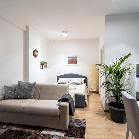 Suite 1,2 Porta Milano Centro Parking Free ภายนอก รูปภาพ