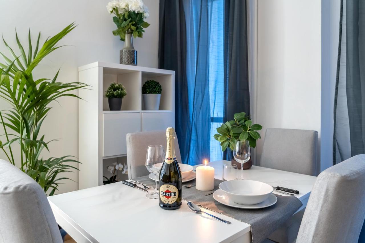 Suite 1,2 Porta Milano Centro Parking Free ภายนอก รูปภาพ