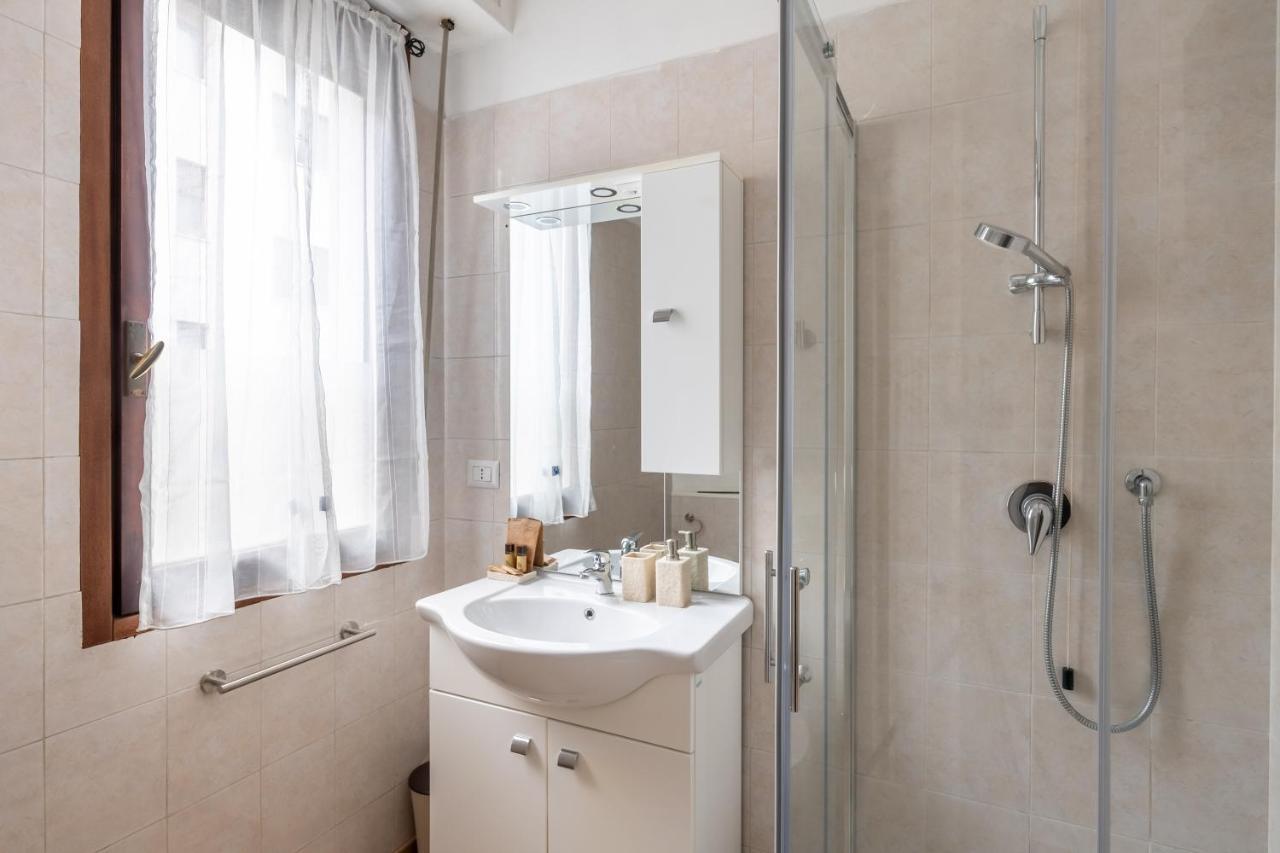 Suite 1,2 Porta Milano Centro Parking Free ภายนอก รูปภาพ