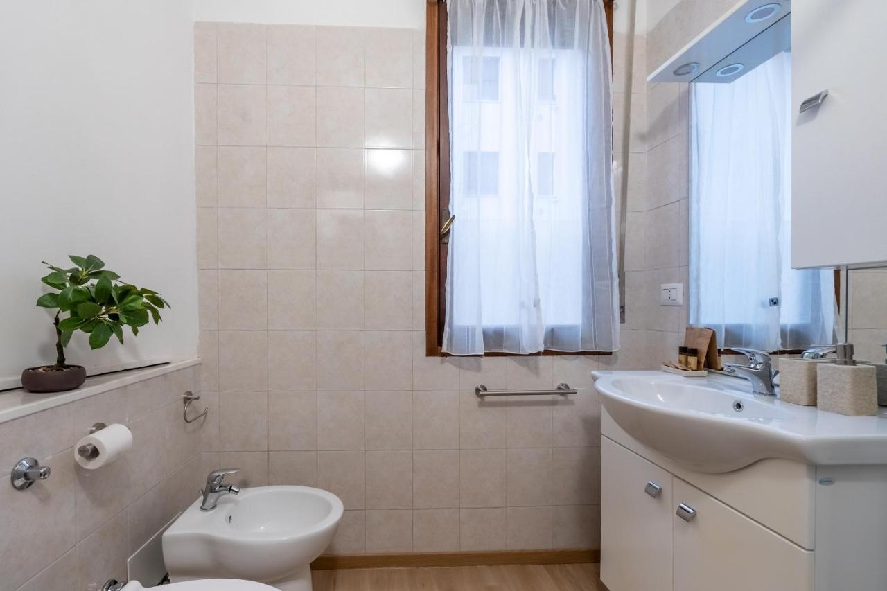 Suite 1,2 Porta Milano Centro Parking Free ภายนอก รูปภาพ